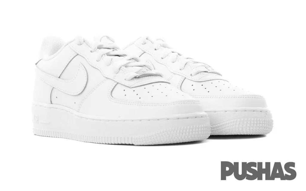 Air Force 1 LE Triple White 2022 - Buy now & rock this classic sneaker