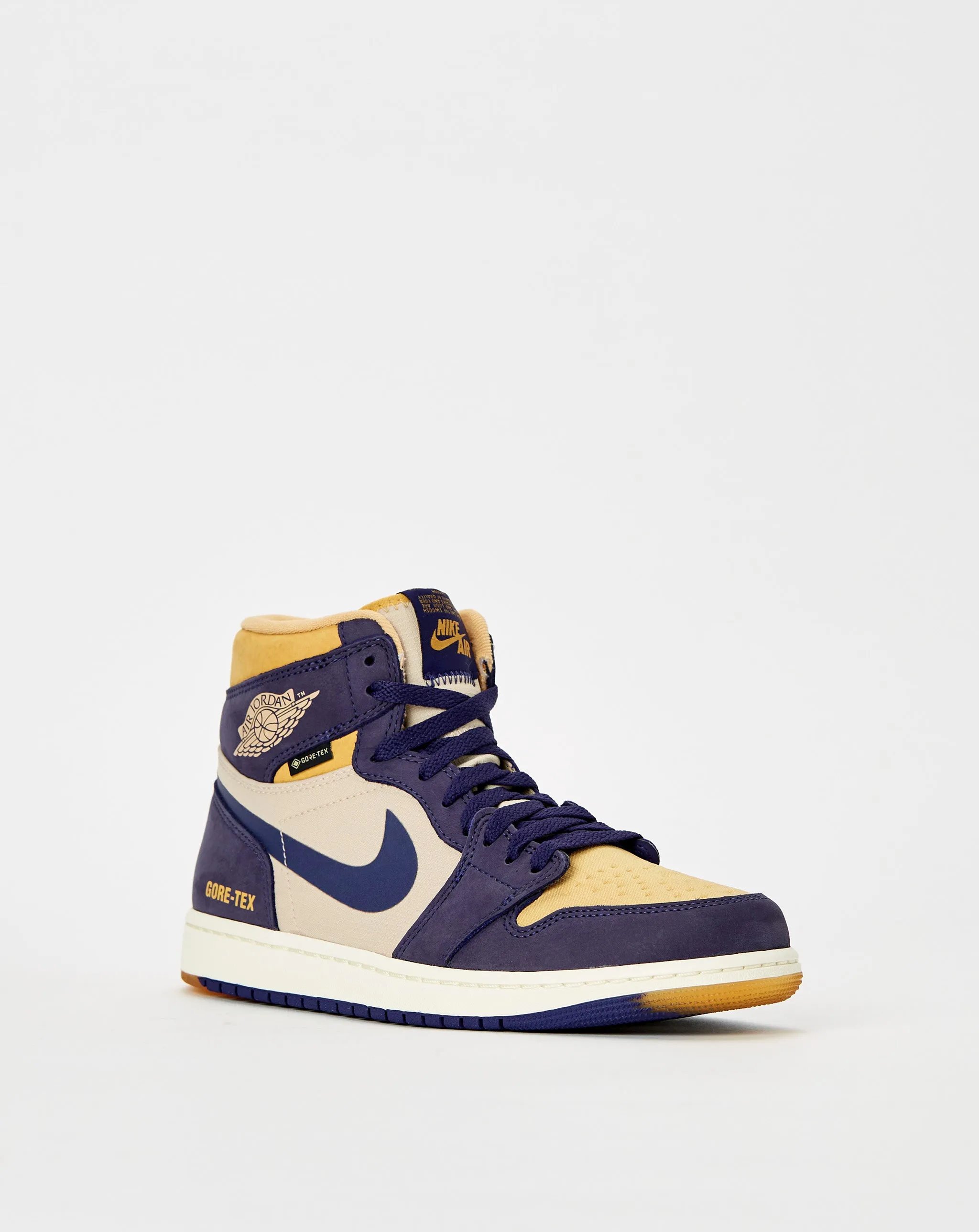 Air Jordan 1 Element - Affordable sneakers for men and women with a classic design.