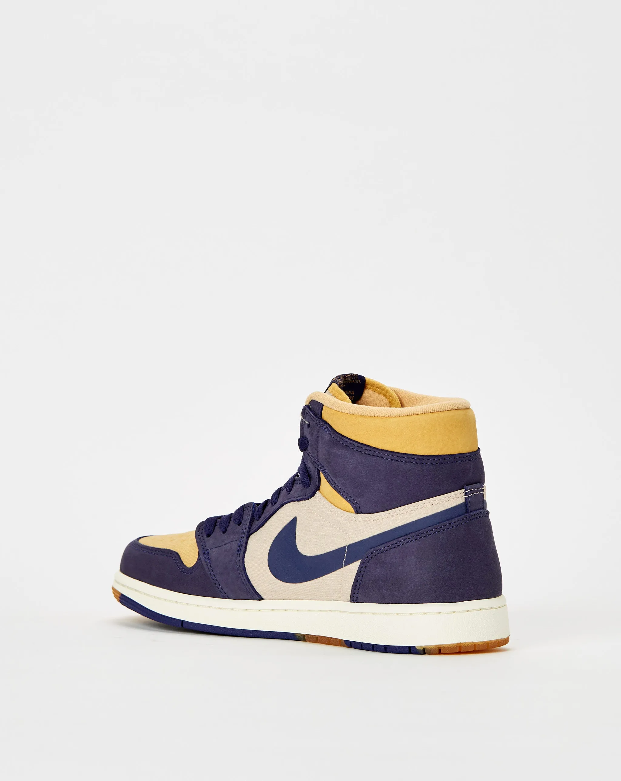 Air Jordan 1 Element - Affordable sneakers for men and women with a classic design.