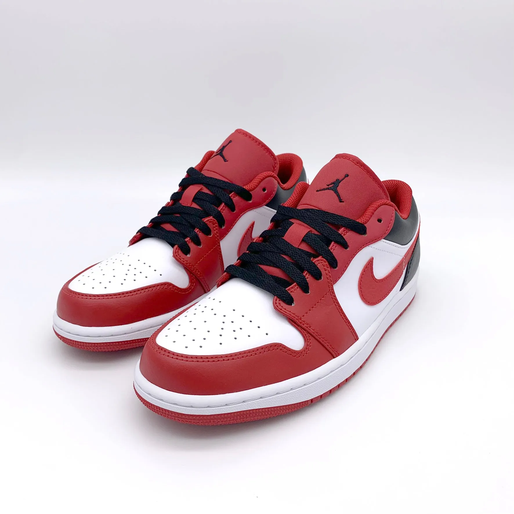 Air Jordan 1 Low Bulls