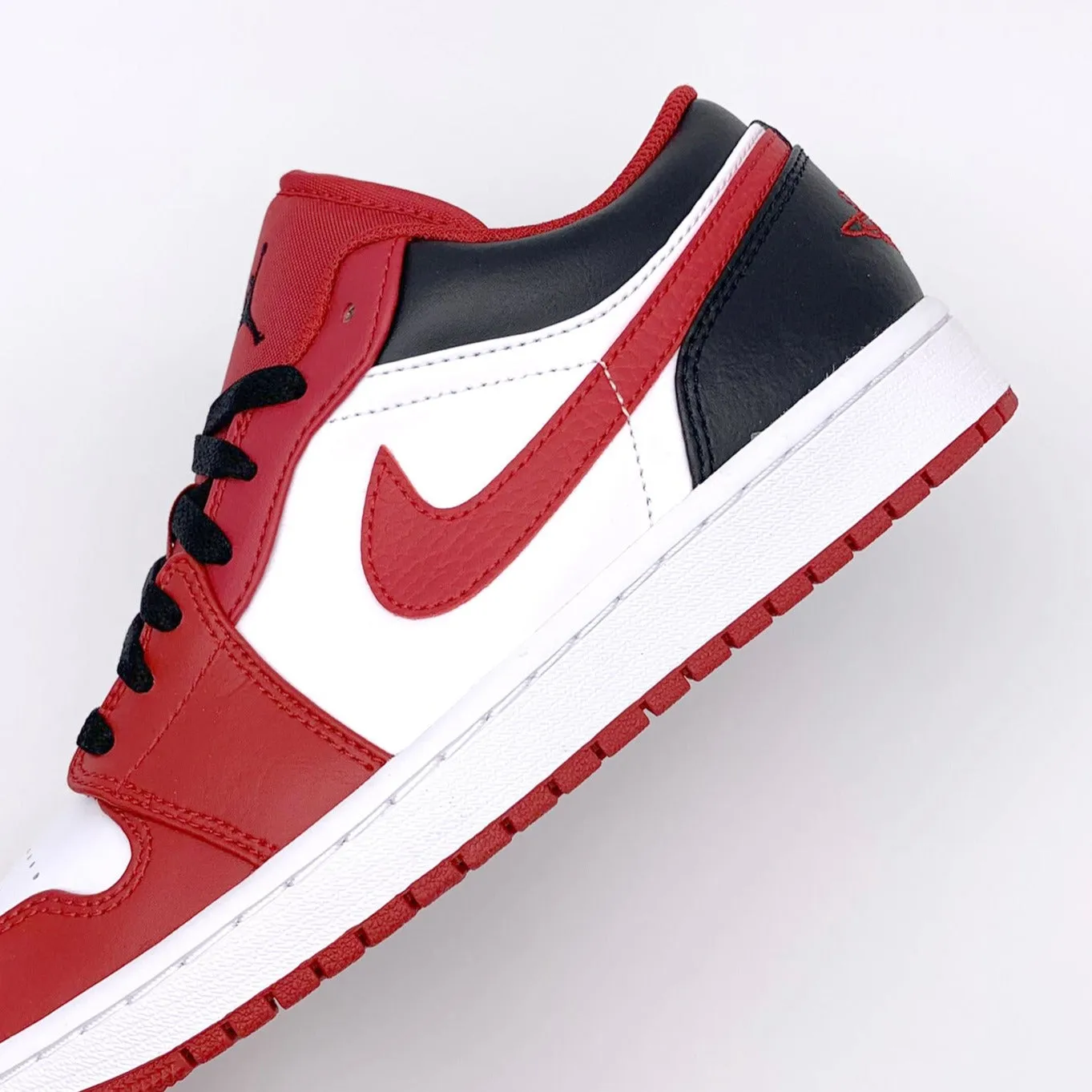 Air Jordan 1 Low Bulls