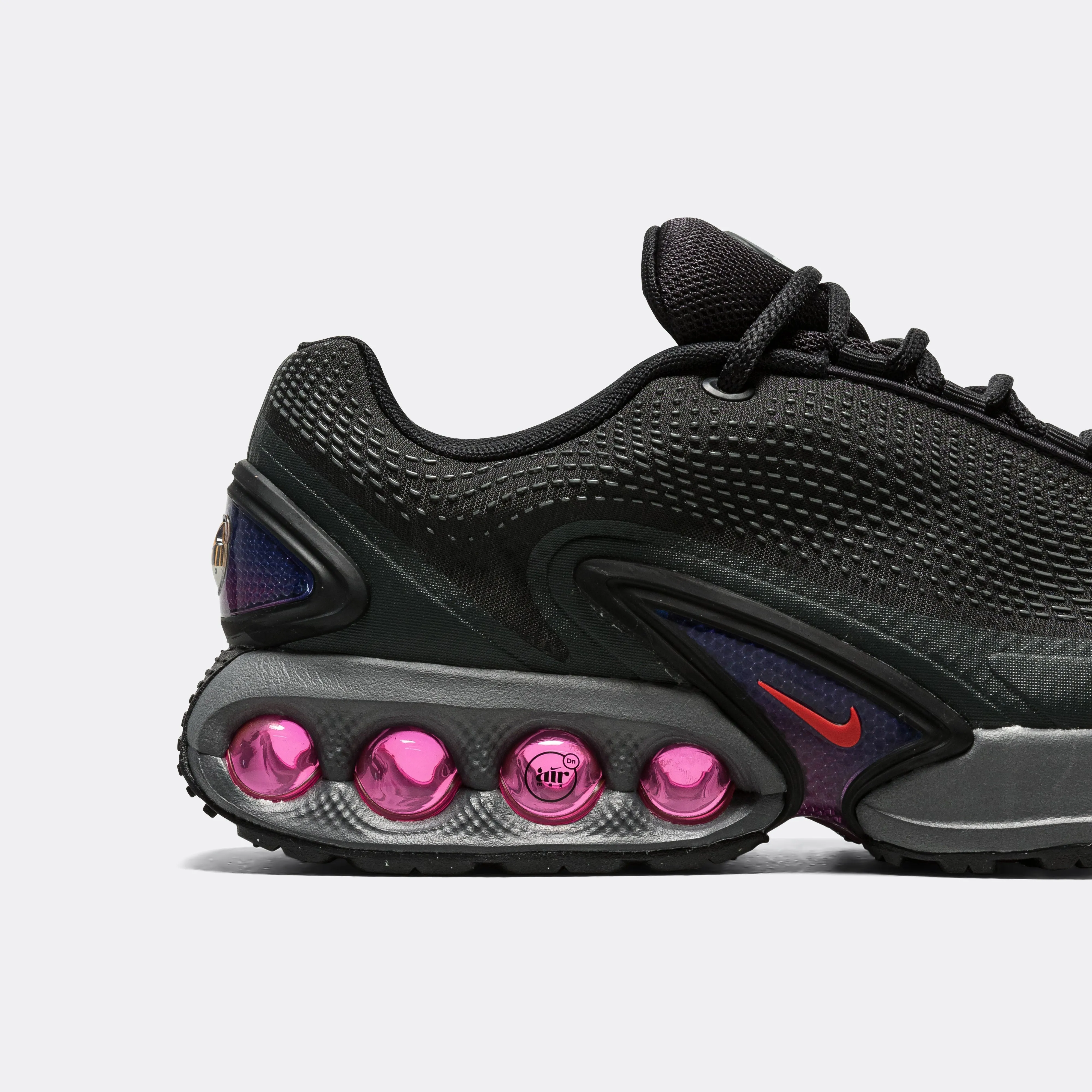 Air Max DN sneakers - Black/Lt Crimson-Dk Smoke Grey.