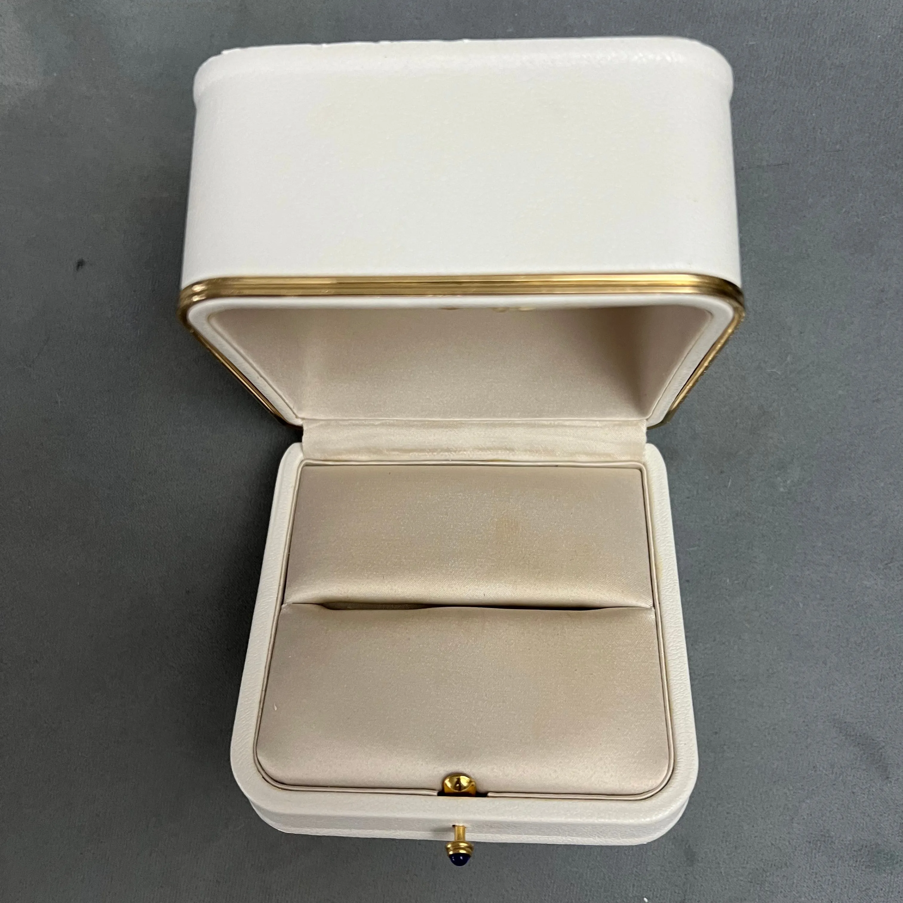 BOUCHERON Jewelry Box 4.90x4.60x3.5 inches