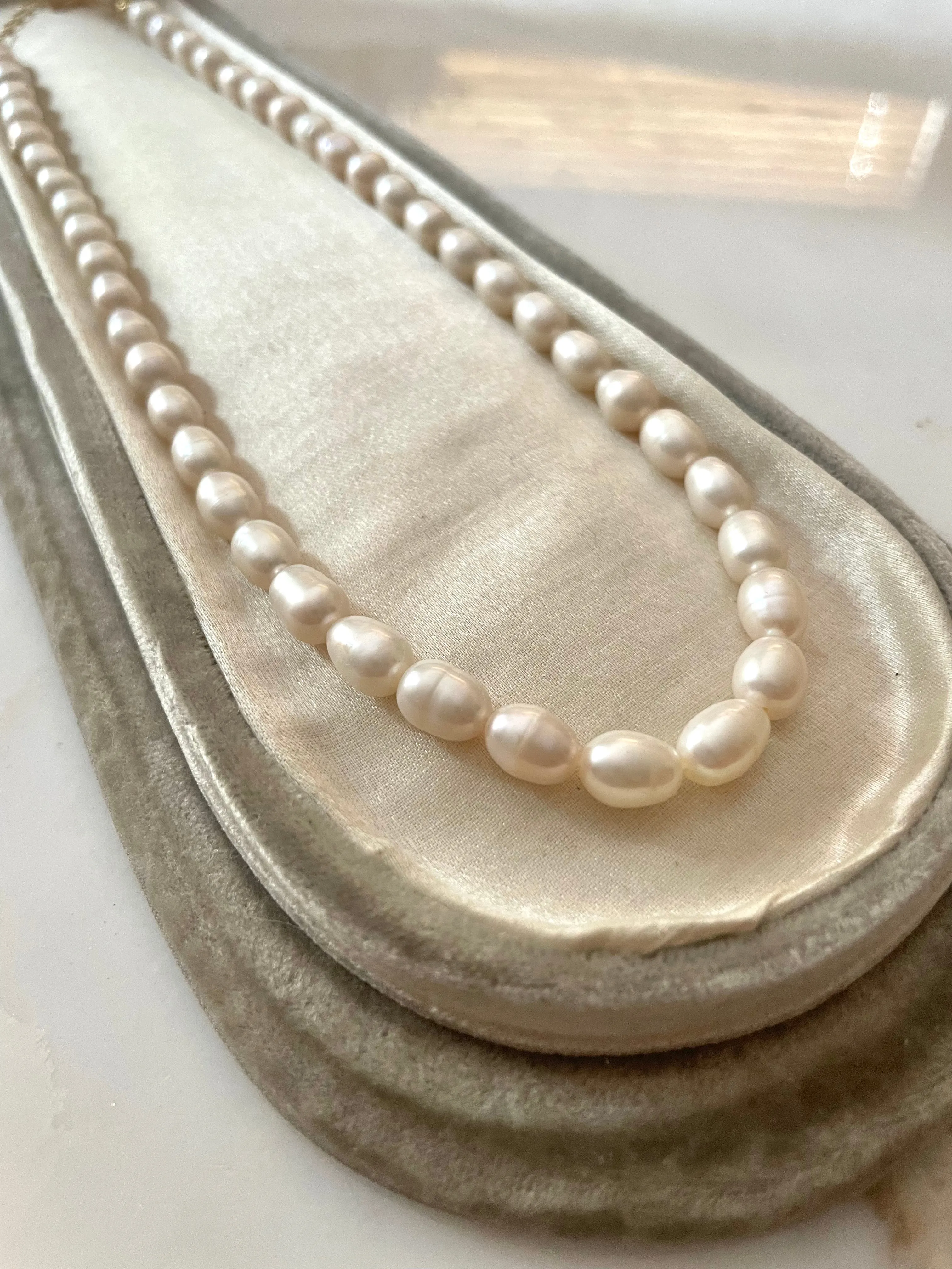 Inez Pearl Choker Necklace