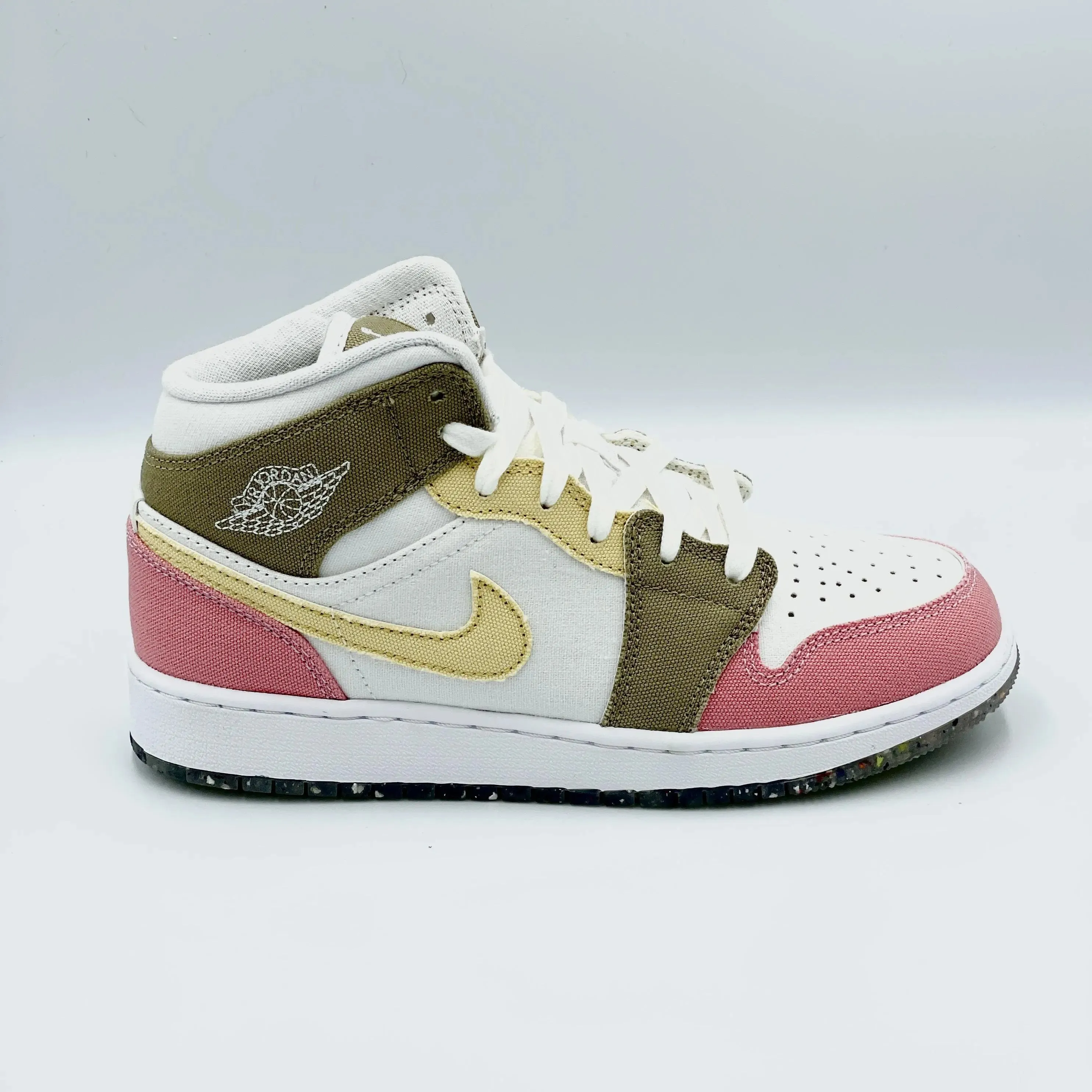 Jordan 1 Mid SE Pastel Vivid Green Grind (GS) - Buy now!