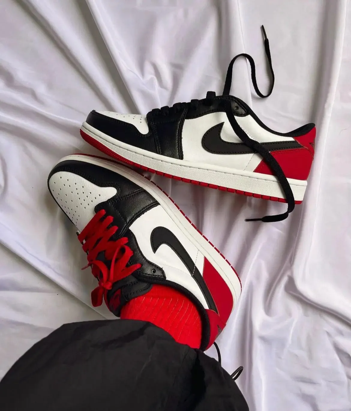 Jordan 1 Retro Low OG Black Toe 2023