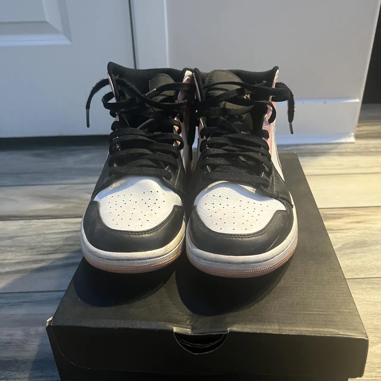 Jordan Men's White and Pink Trainers