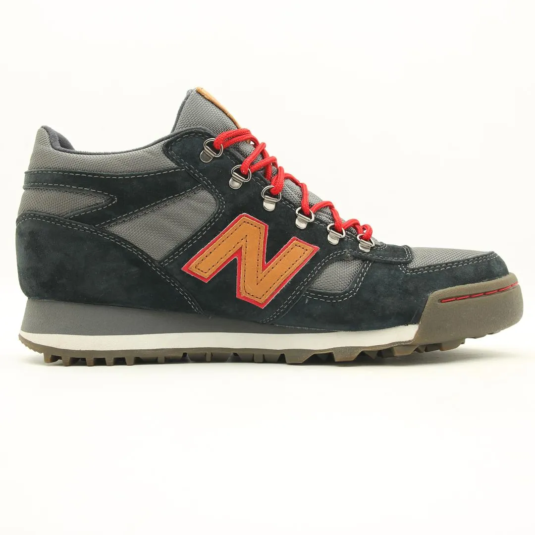 New Balance H710CNV sneakers.