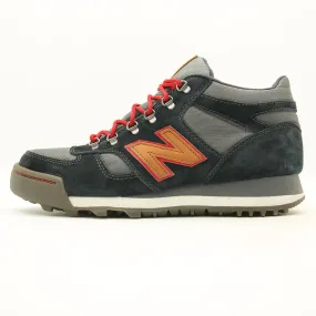 New Balance H710CNV sneakers.