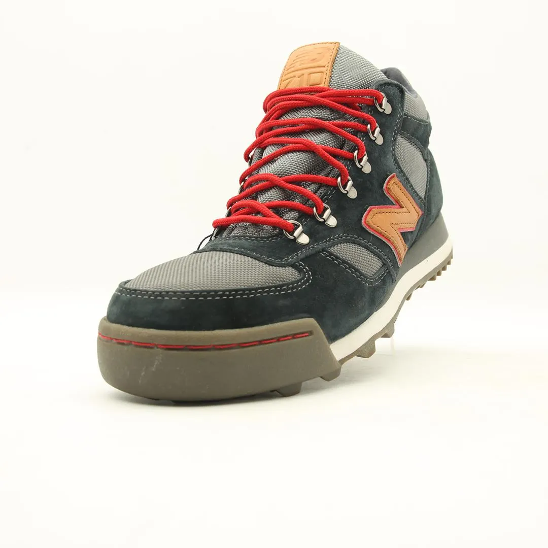 New Balance H710CNV sneakers.