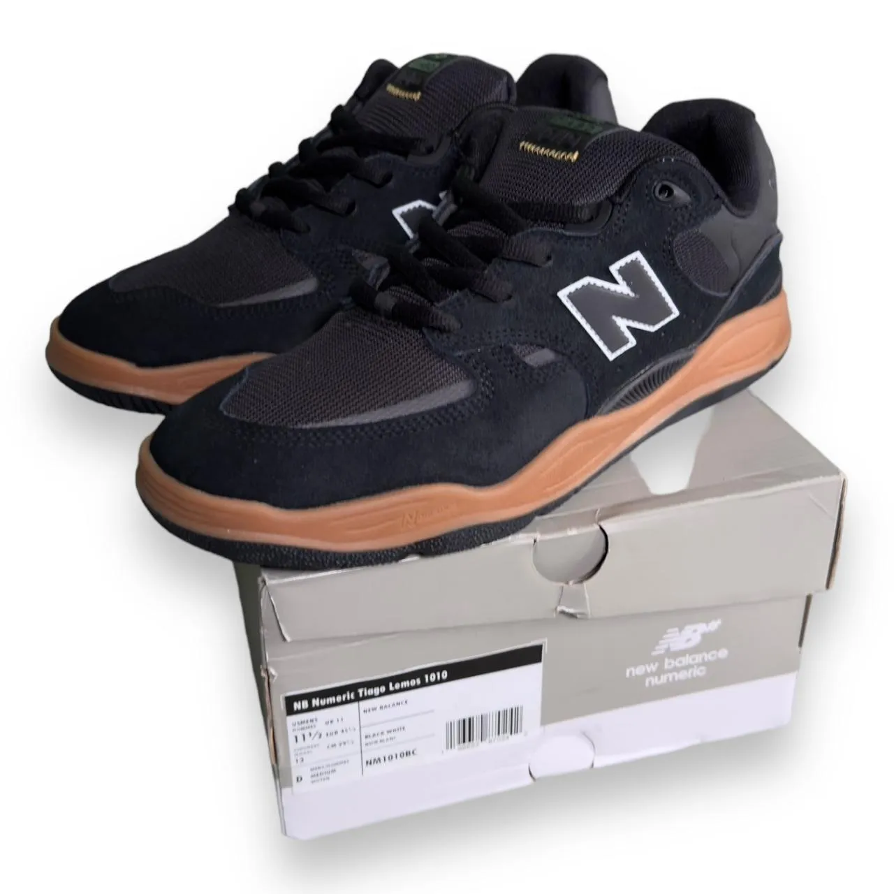 New Balance Men's Black and Brown Trainers