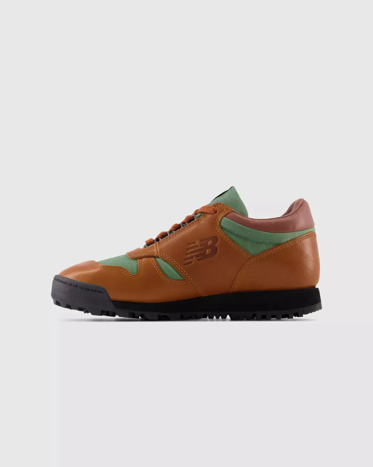 New Balance Rainier Low Brown - Shop now for the best deals