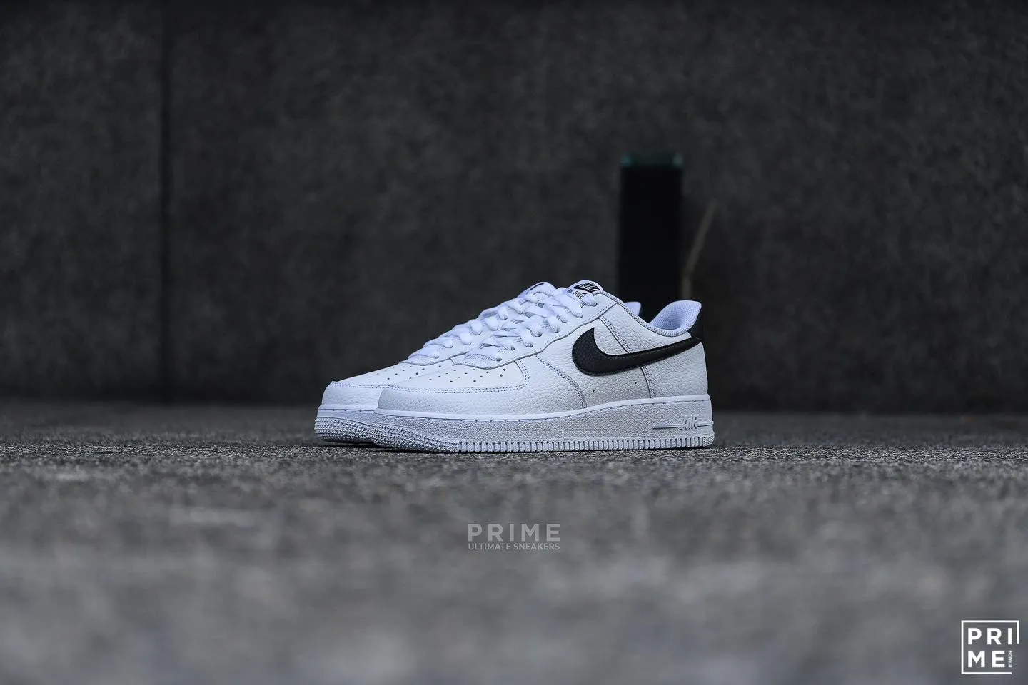 NIKE Air Force 1 07 White Black Pebbled Leather CT2302 100