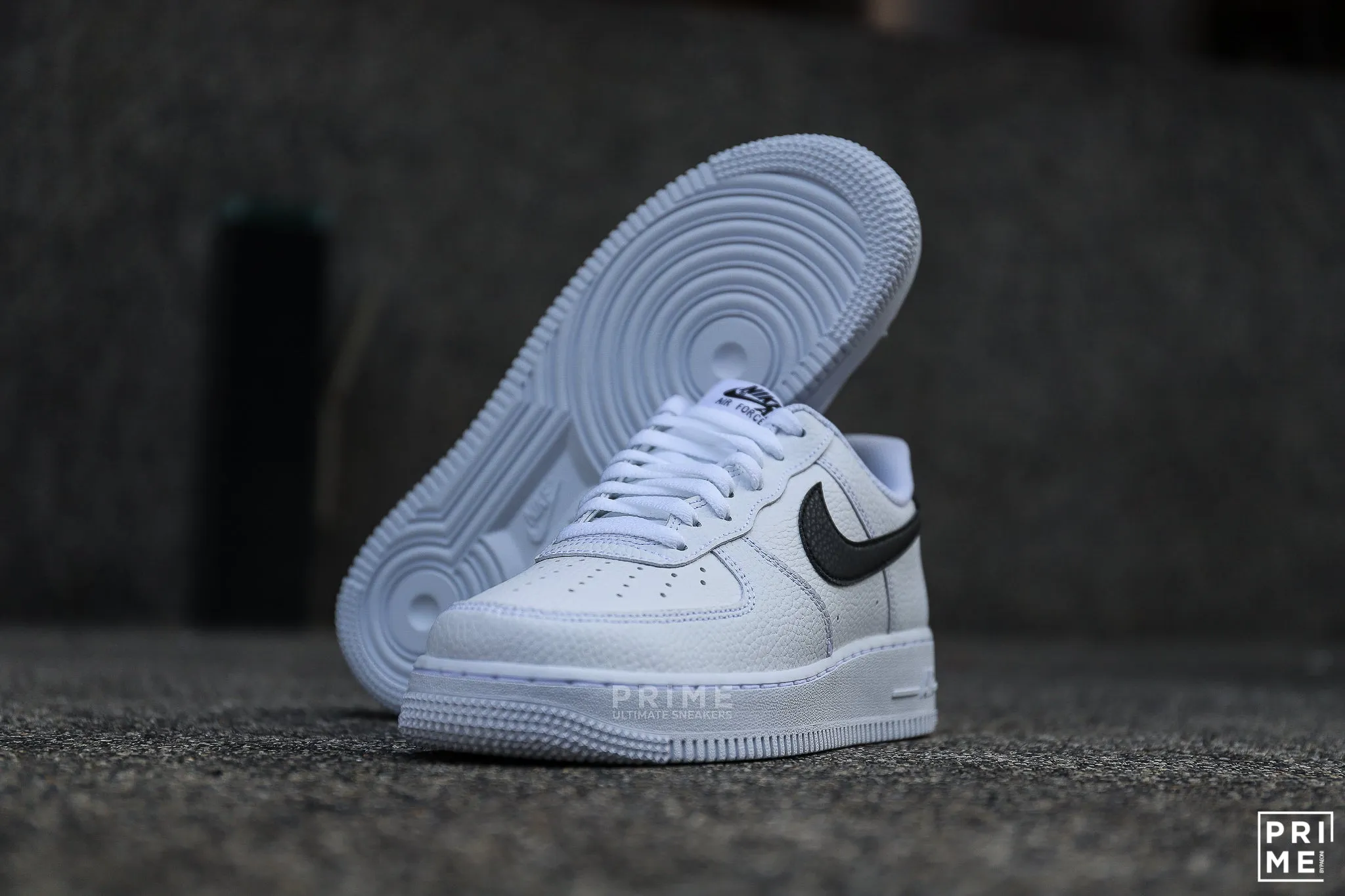 NIKE Air Force 1 07 White Black Pebbled Leather CT2302 100