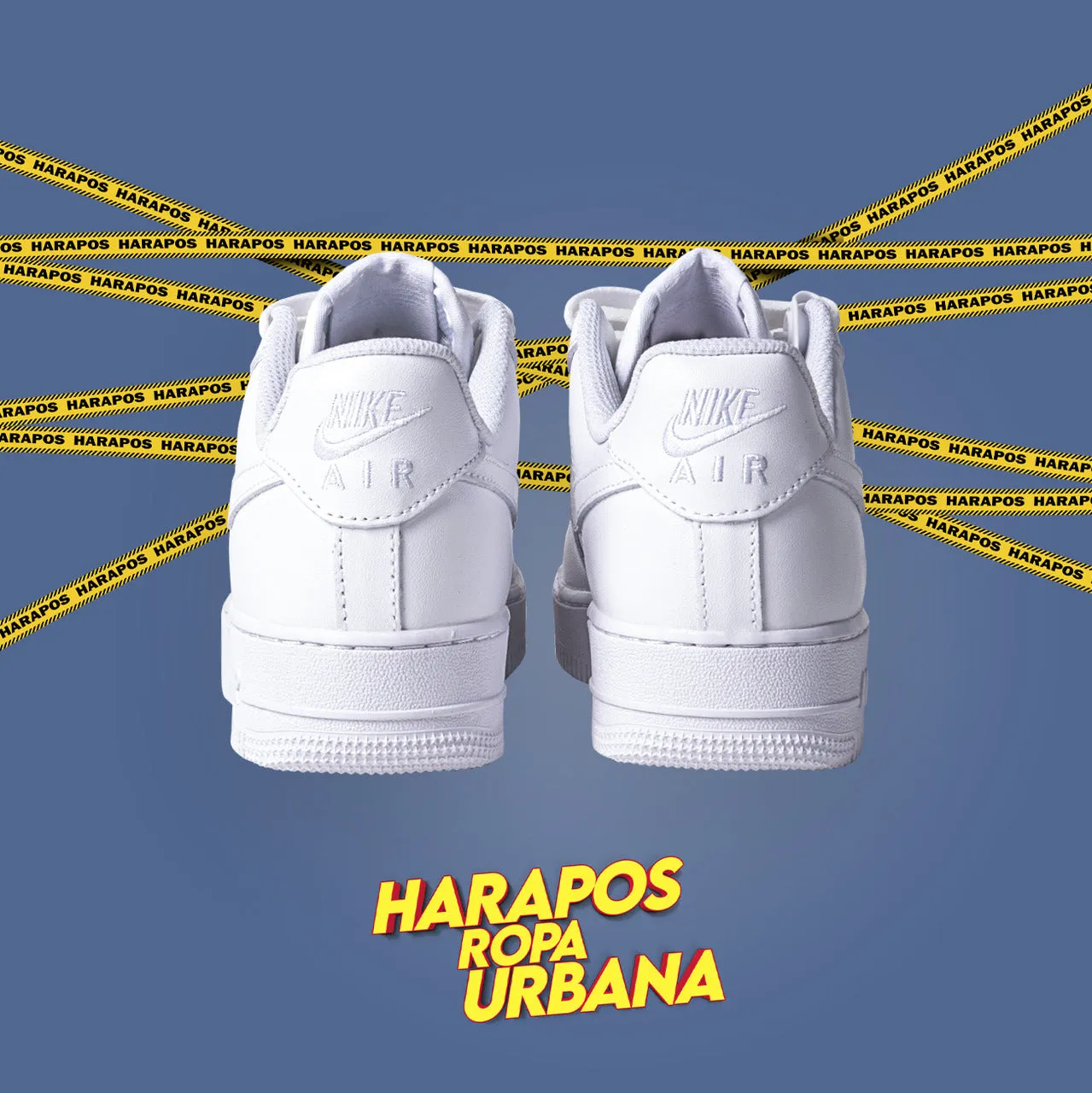 Nike Air Force 1 blancas sneakers.