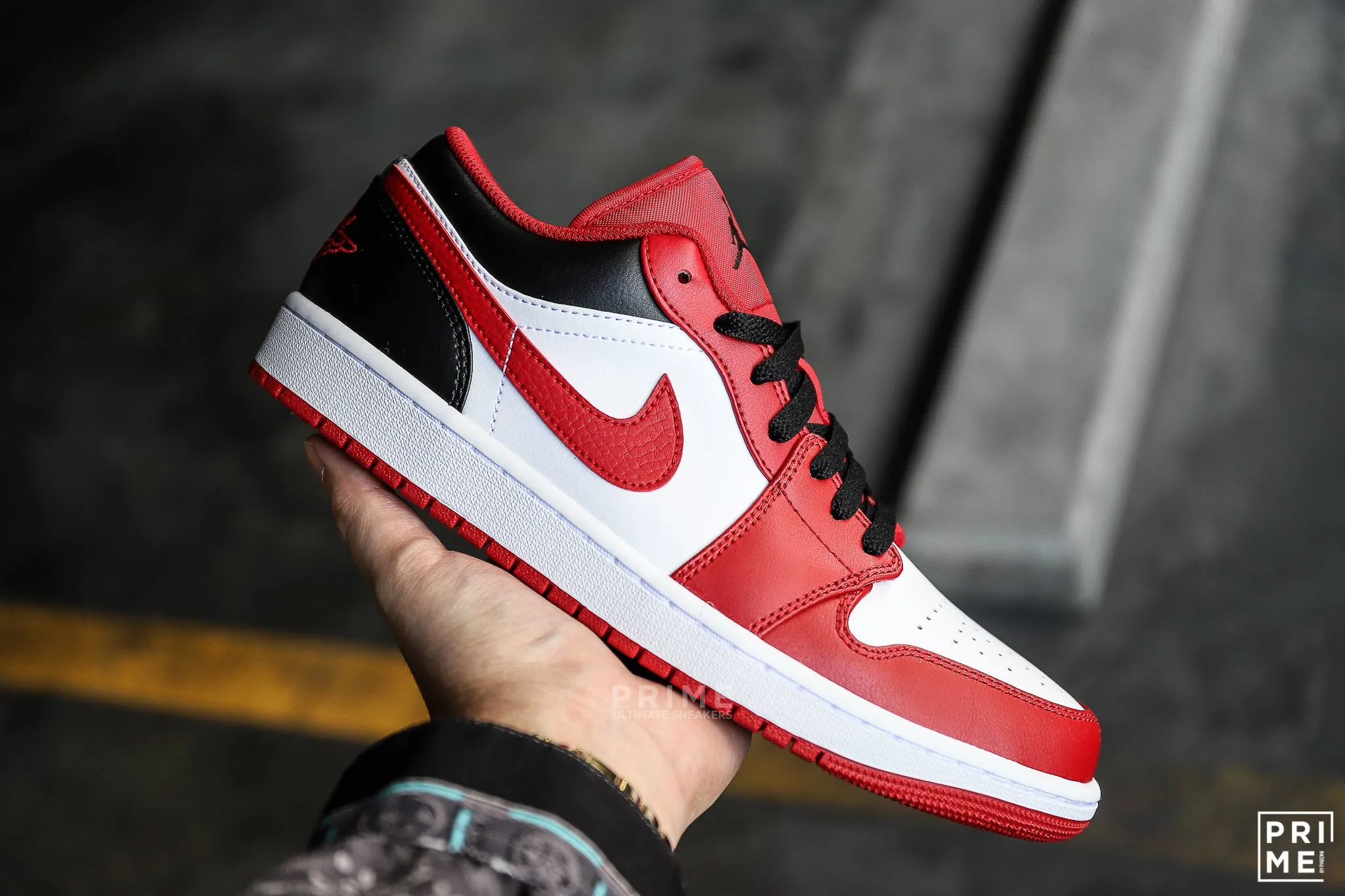 Nike Air Jordan 1 Low Bulls 553558 163