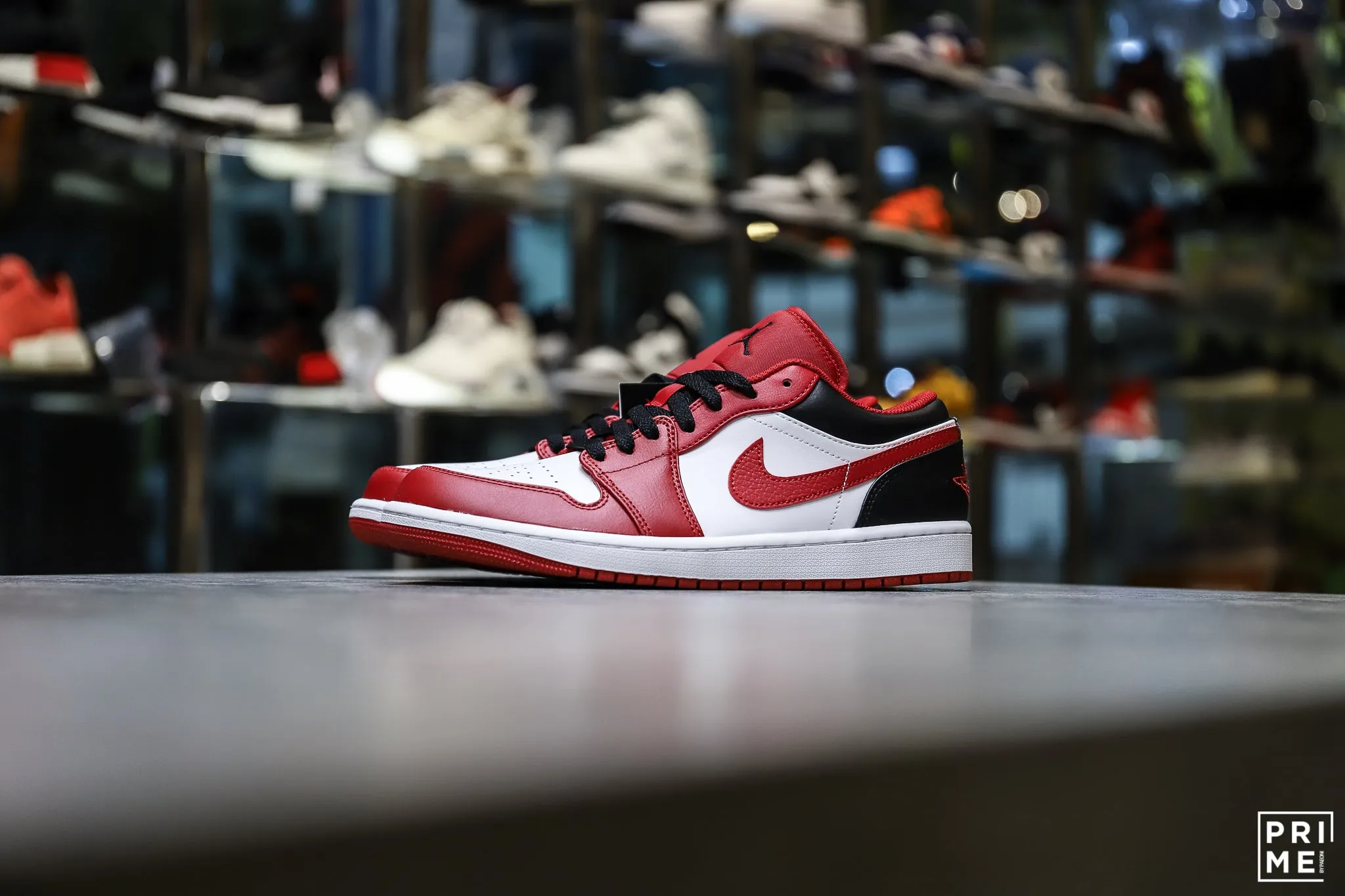 Nike Air Jordan 1 Low Bulls 553558 163