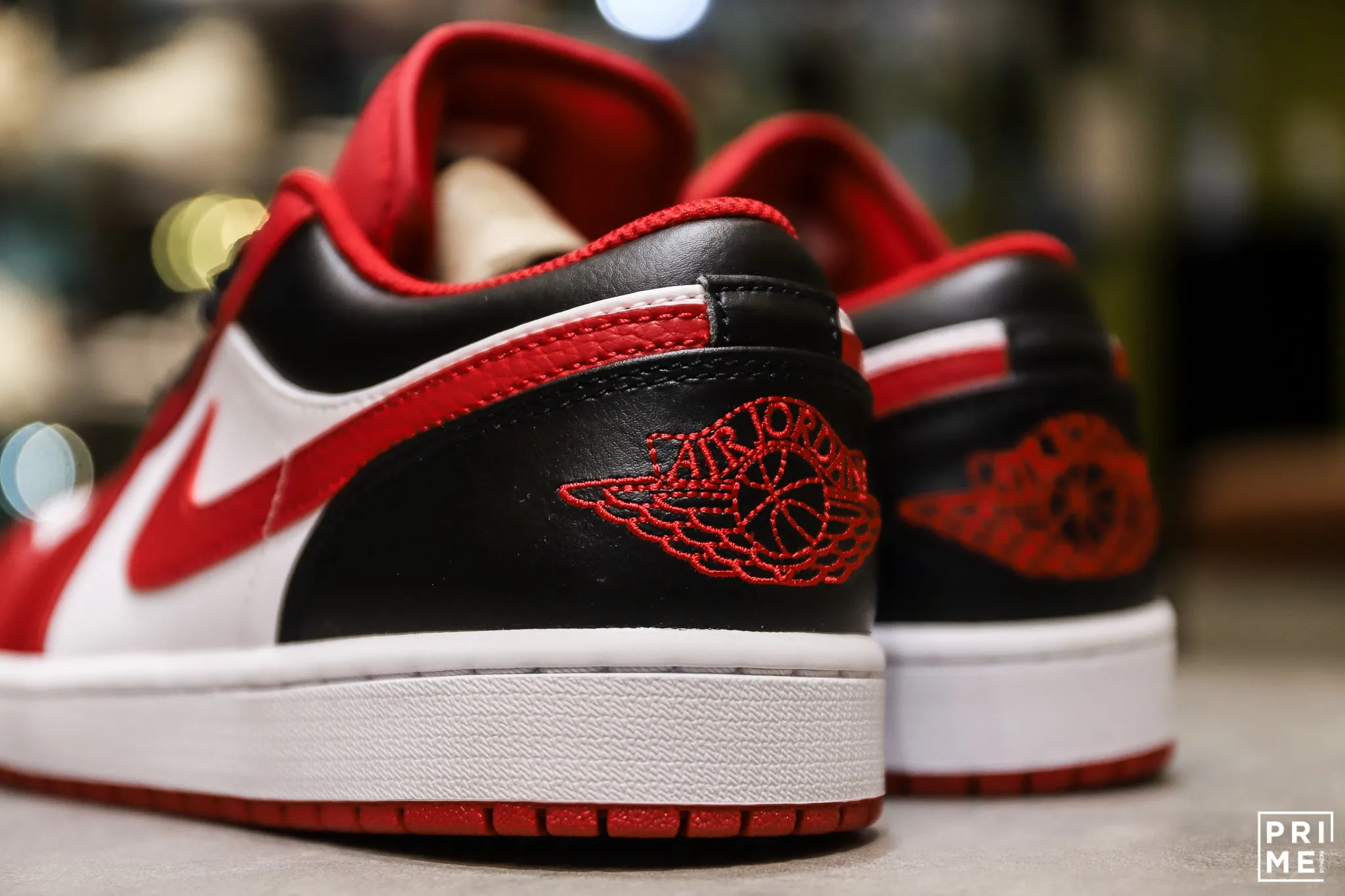 Nike Air Jordan 1 Low Bulls 553558 163