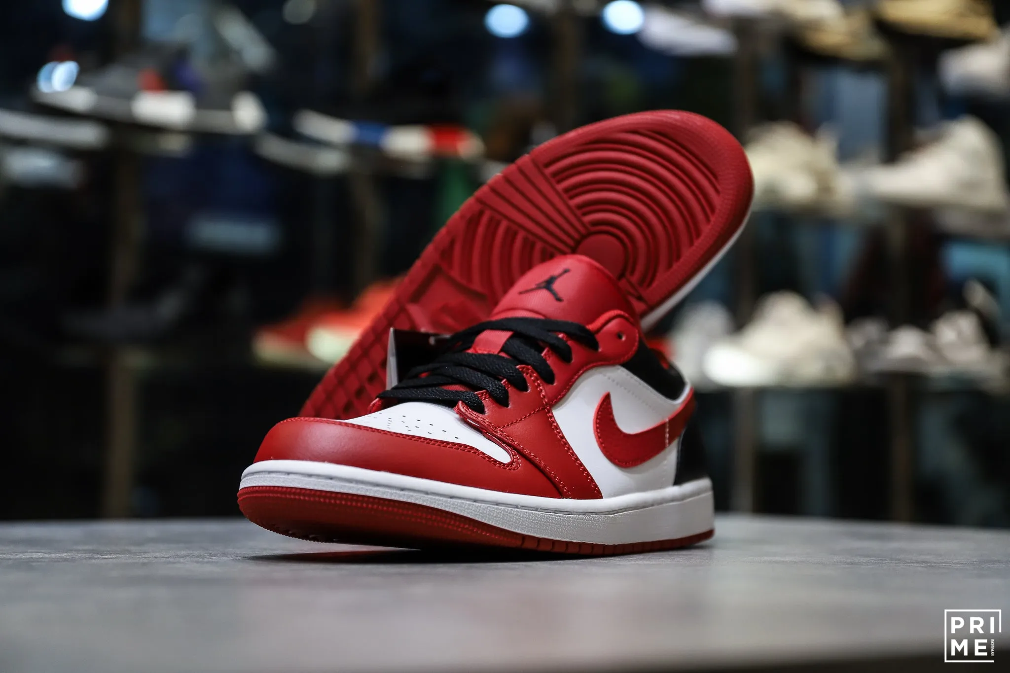 Nike Air Jordan 1 Low Bulls 553558 163