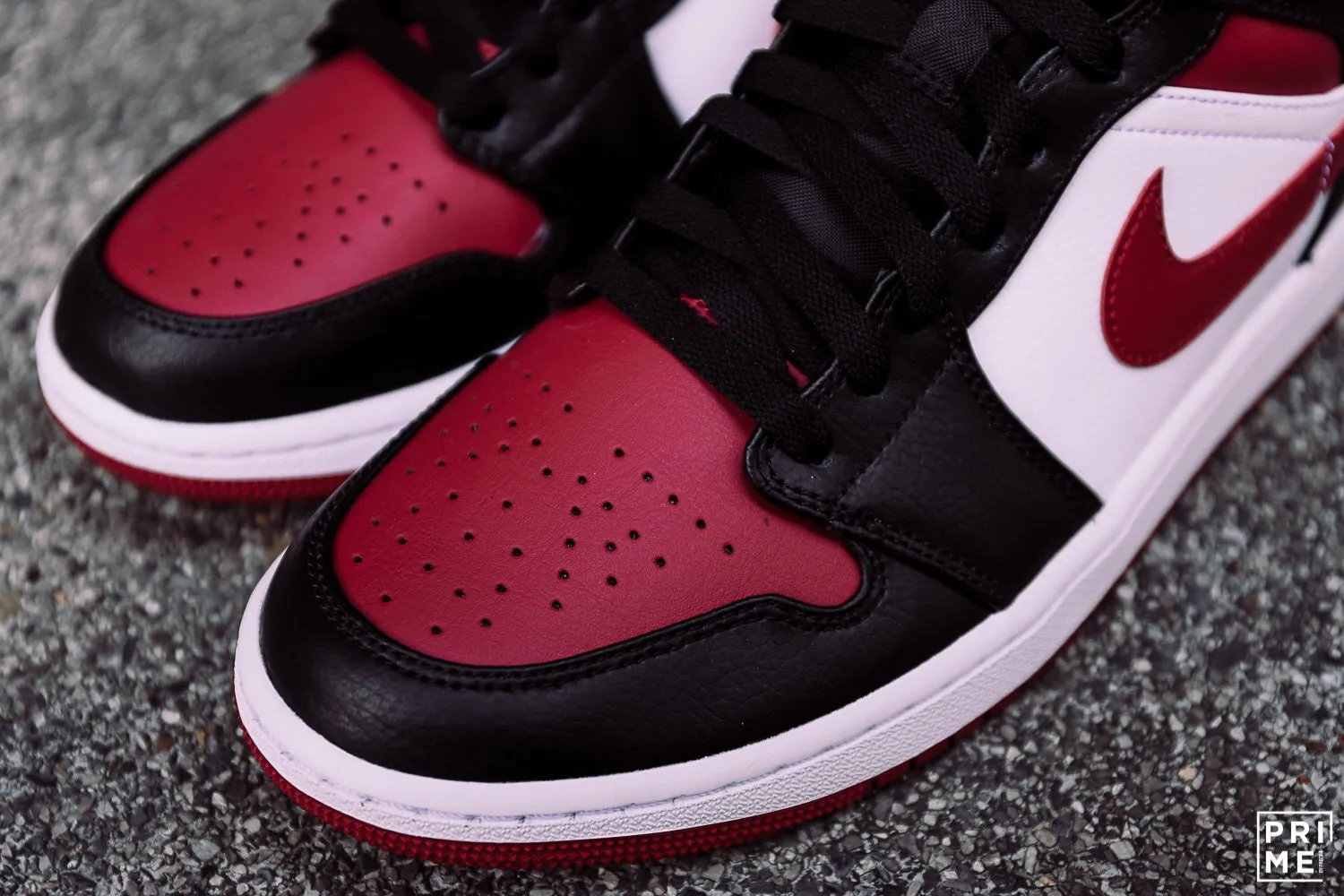 Nike Air Jordan 1 MID BLACK NOBLE RED WHITE 554724 066 for sale