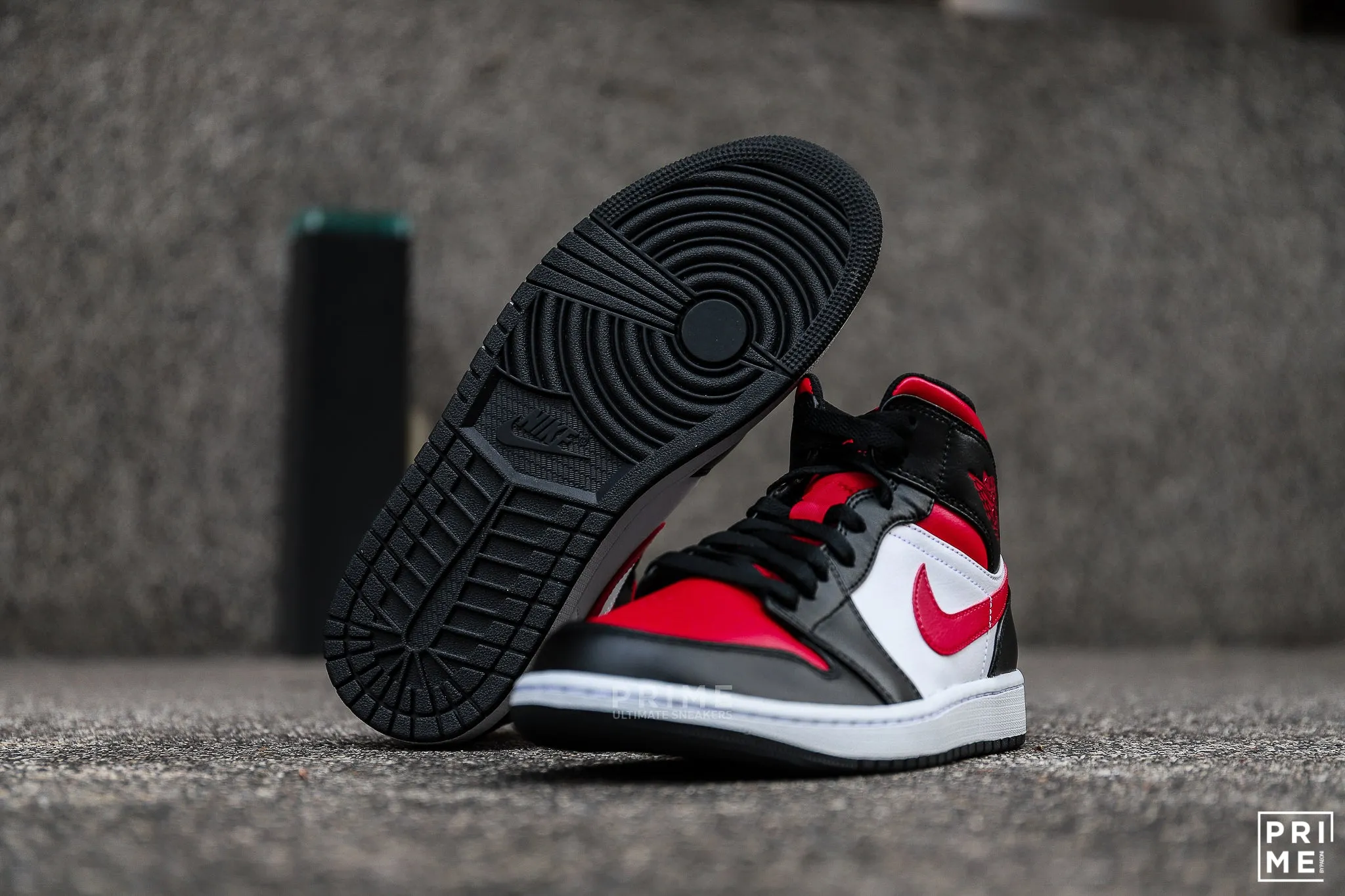 Nike Air Jordan 1 MID Bred Toe Black / Fire Red White shoe (554724 079)