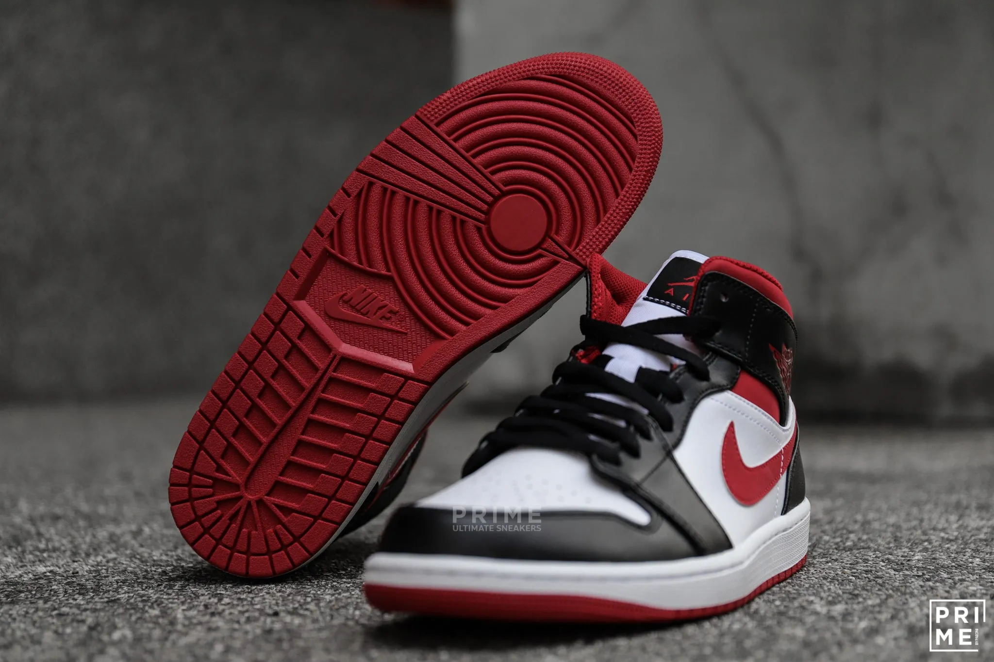 Nike Air Jordan 1 Mid Gym Red Black White - 554724 122