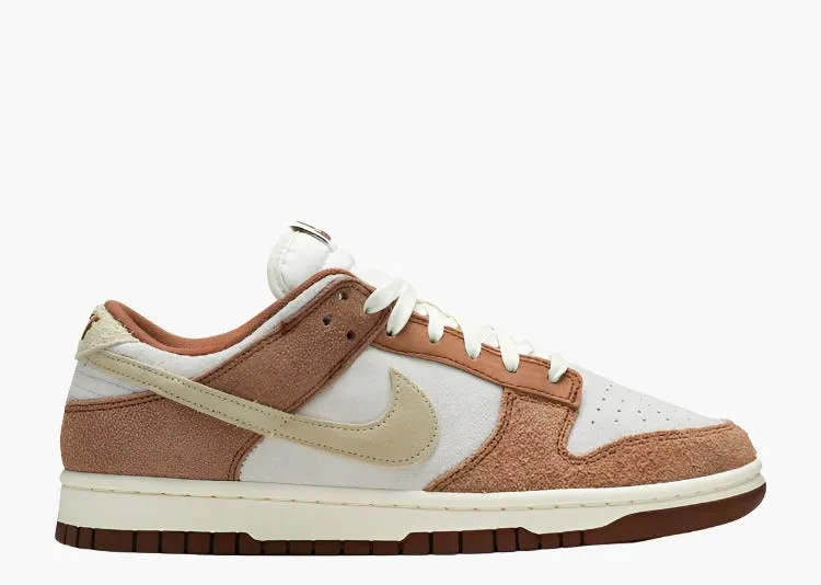 Nike Dunk Low 'Medium Curry' sneakers.