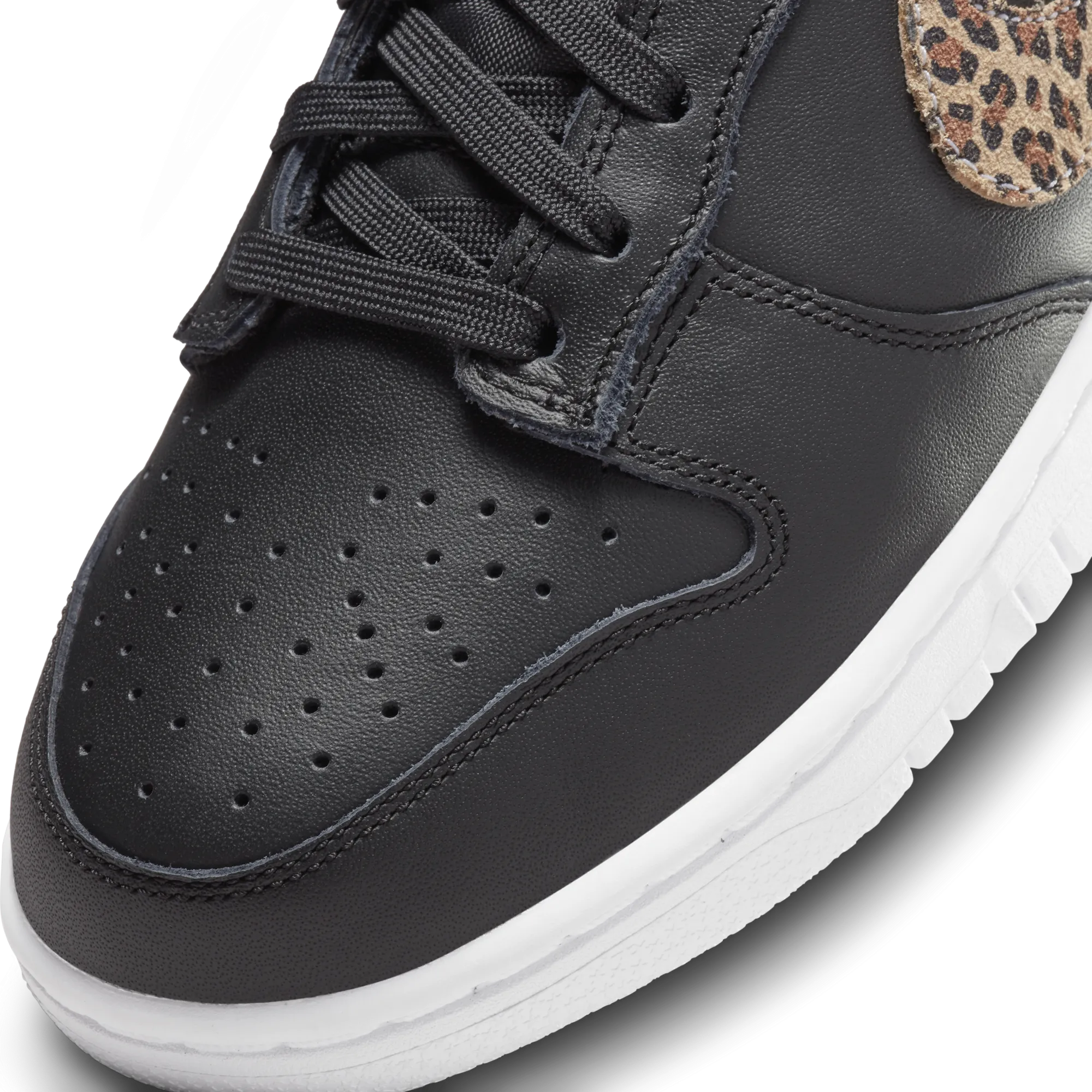 Nike Dunk Low SE for Women.