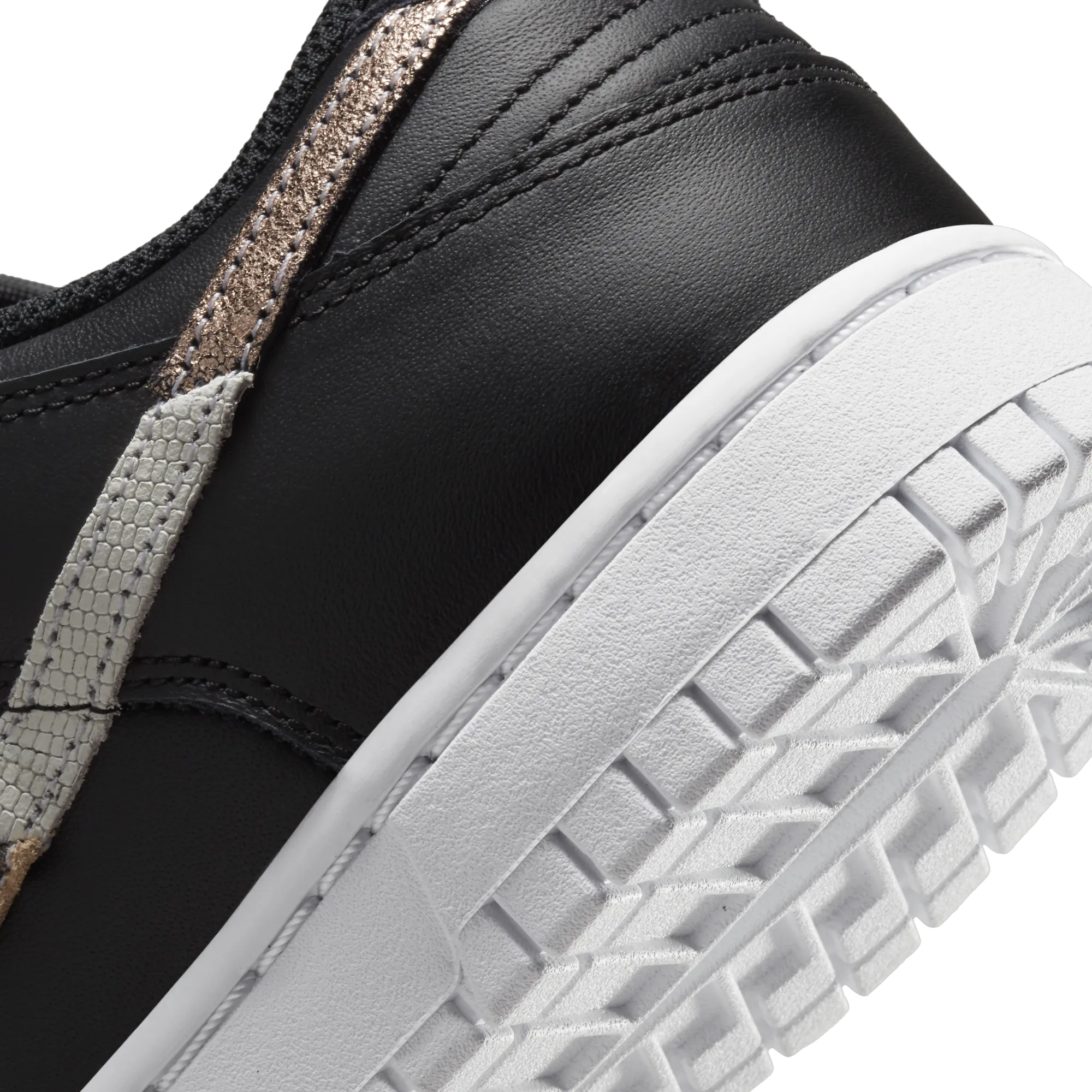 Nike Dunk Low SE for Women.