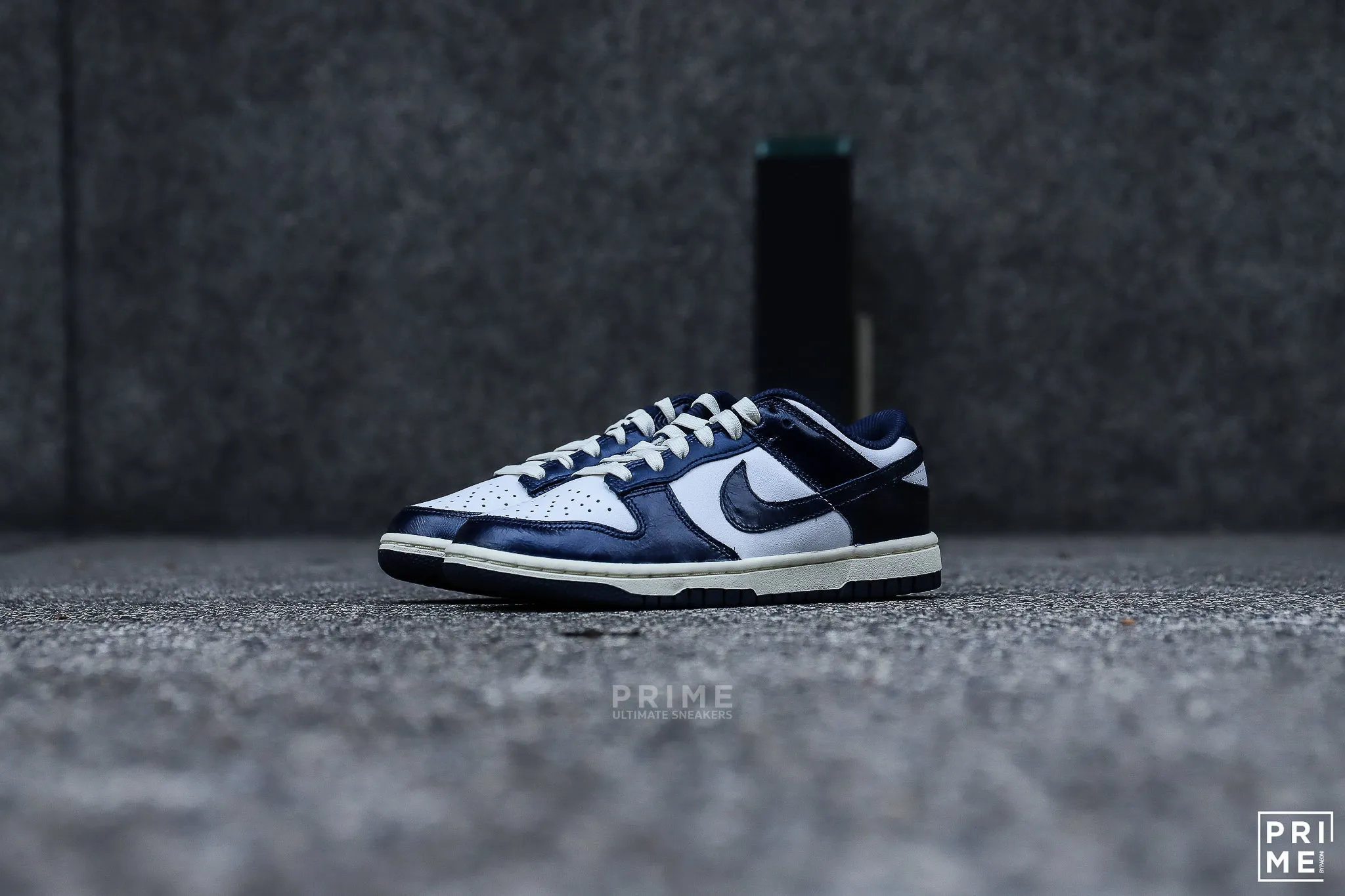 Nike Dunk Low W PRM Vintage Navy is a popular sneaker. (FN7197 100)