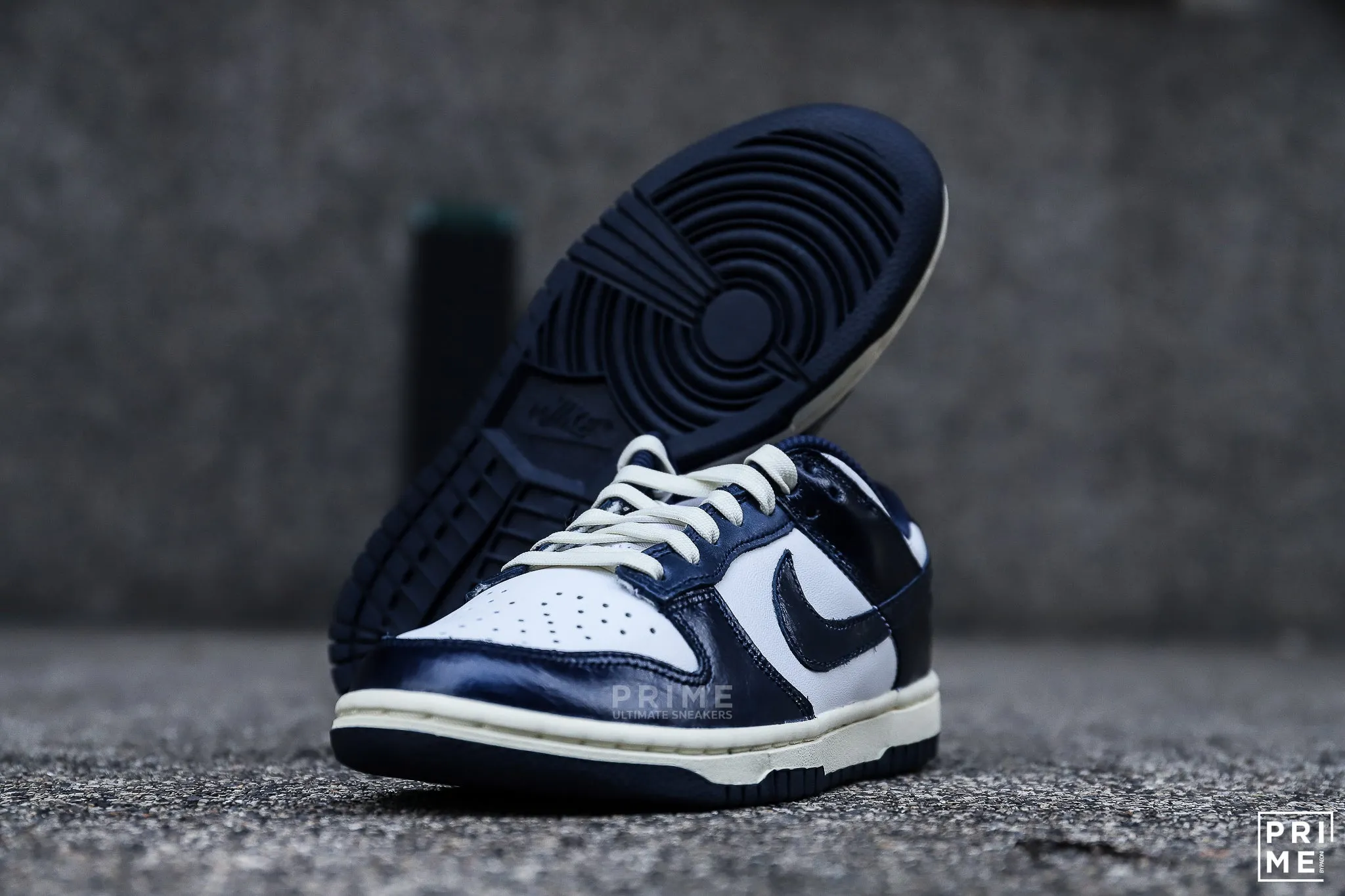 Nike Dunk Low W PRM Vintage Navy is a popular sneaker. (FN7197 100)