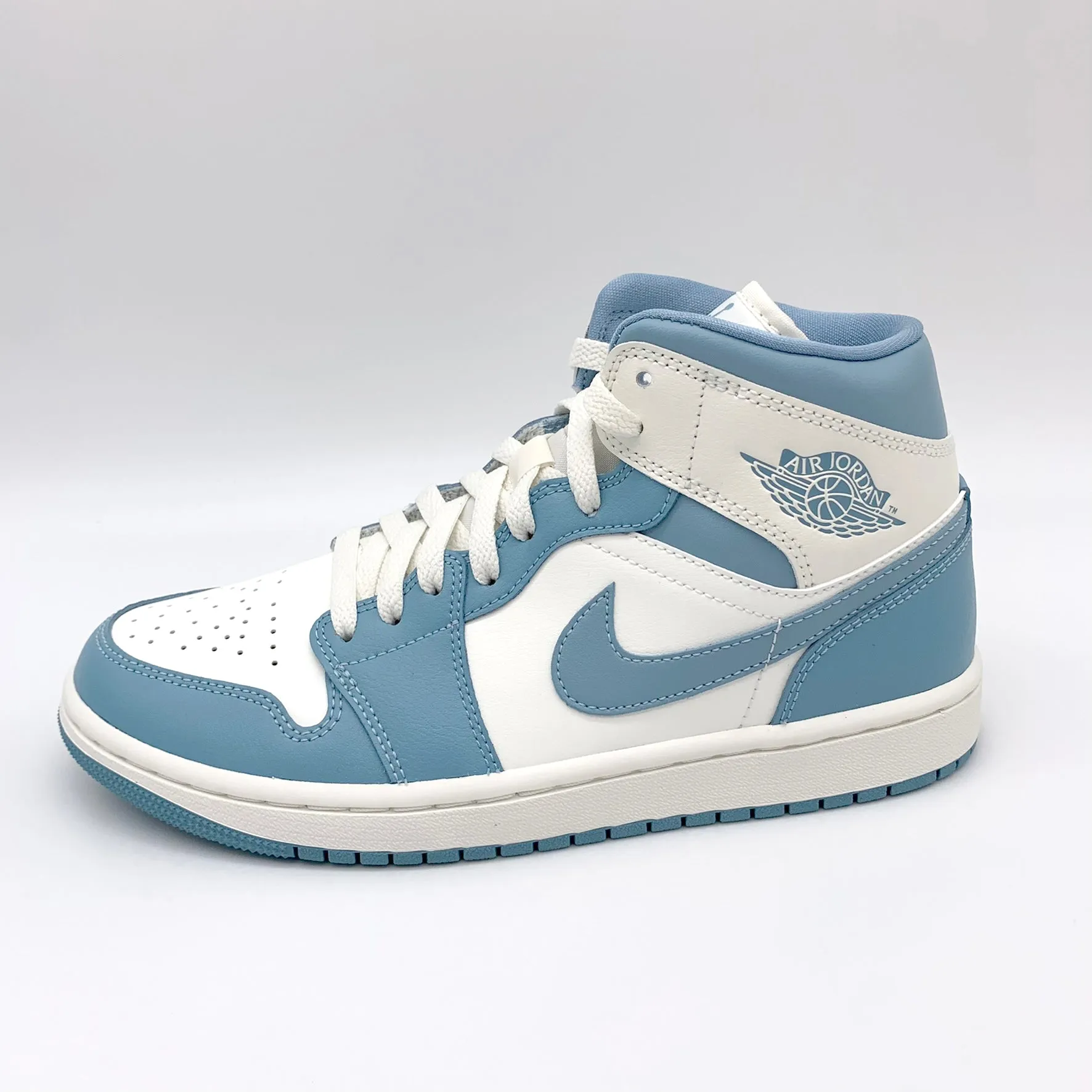 Nike Jordan 1 Mid UNC sneakers