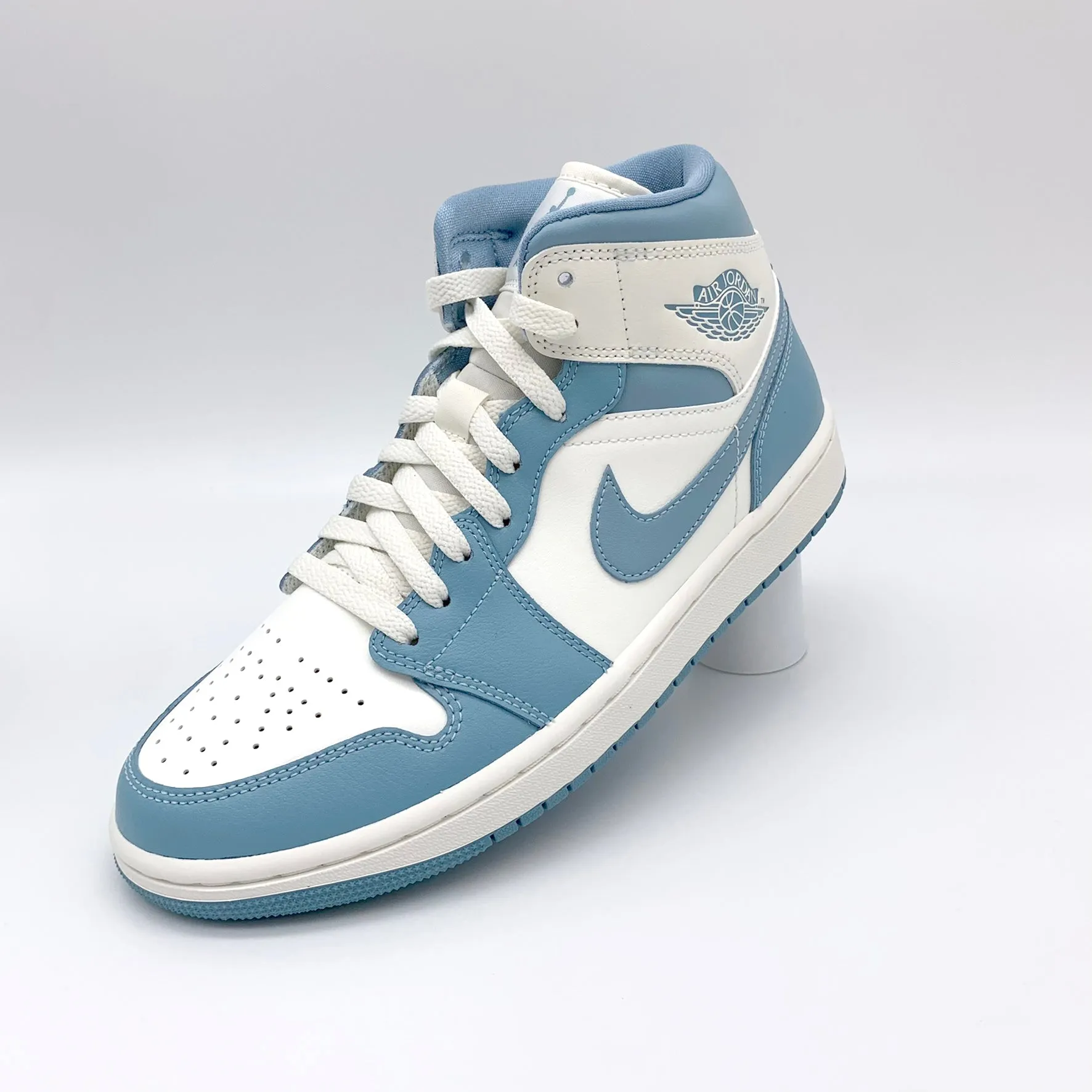 Nike Jordan 1 Mid UNC sneakers