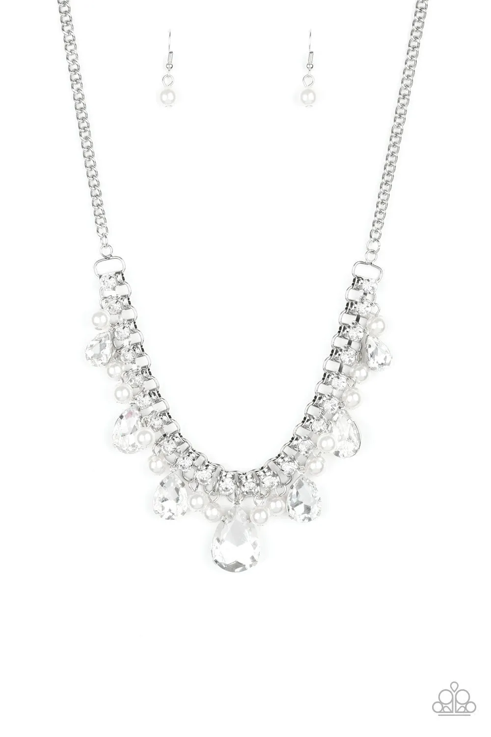 Paparazzi White Necklace - Knockout Queen