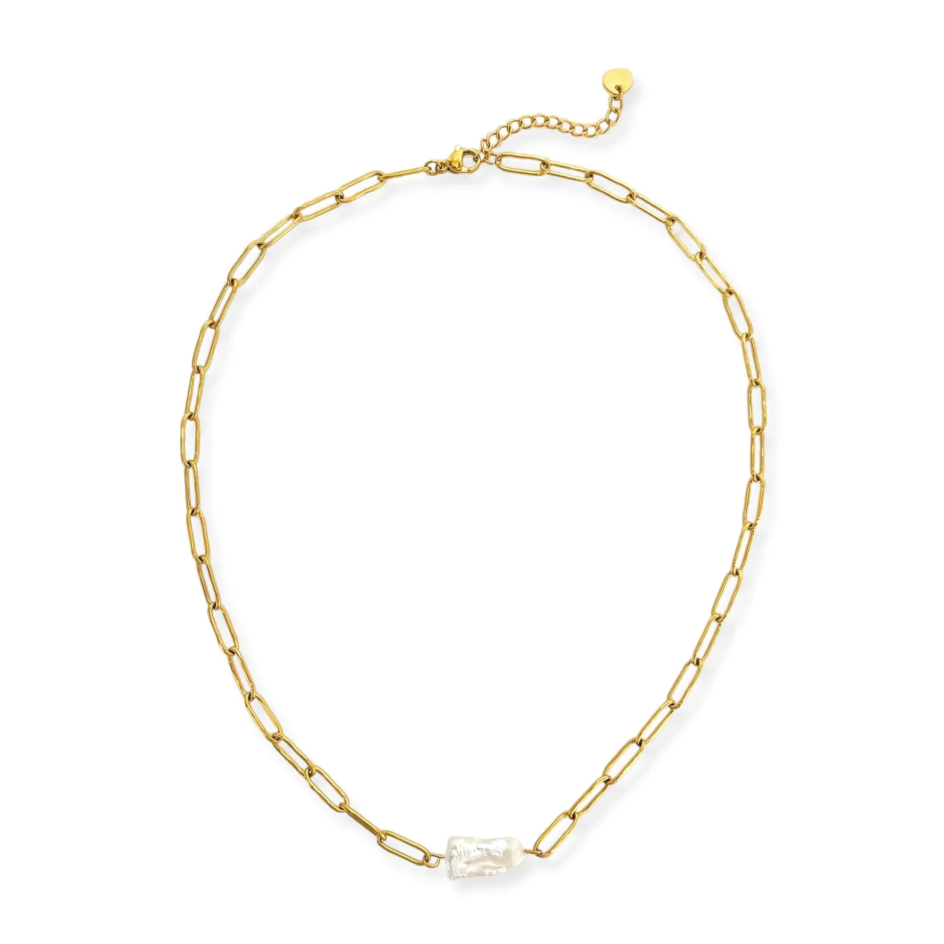 Paperclip pearl necklace: A stunning accessory for any occasion.