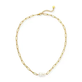 Paperclip pearl necklace: A stunning accessory for any occasion.