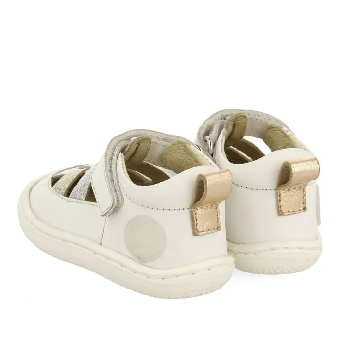 WHITE CRAB-STYLE SANDALS WITH ADJUSTABLE CLOSURES FOR BABIES ODELL